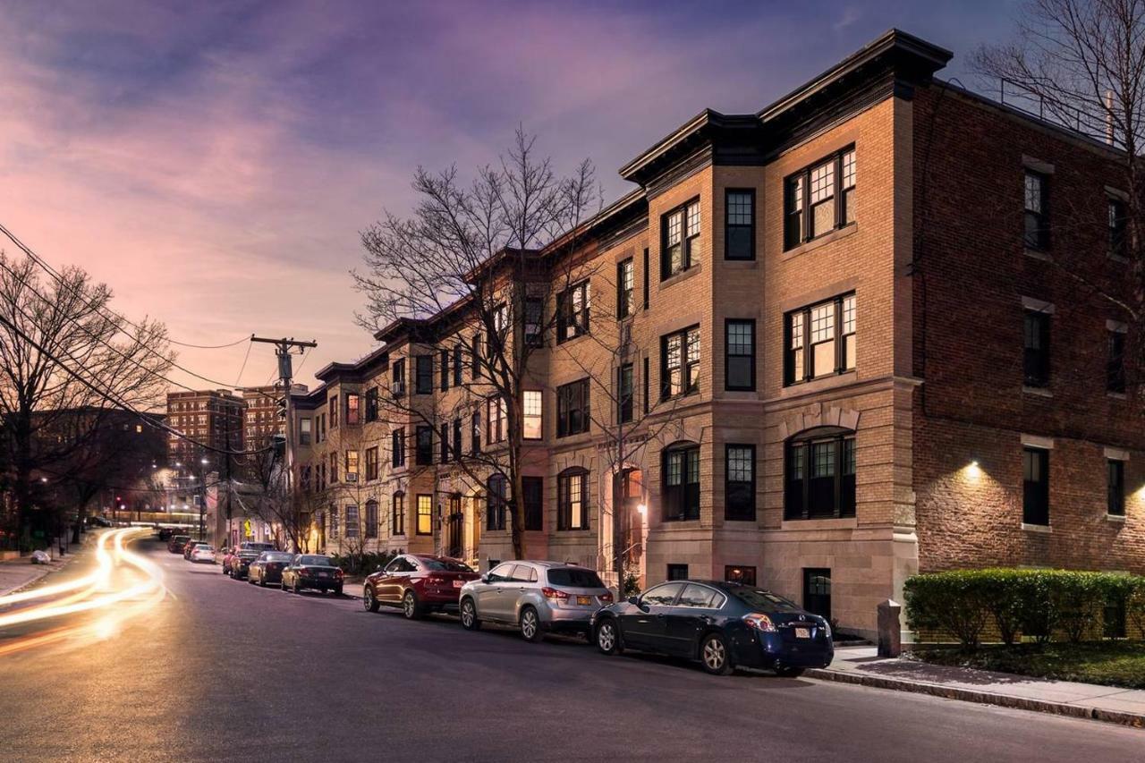 A Stylish Stay W/ A Queen Bed, Heated Floors.. #15 Brookline Extérieur photo